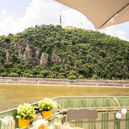 Deluxe Riverside Panorama